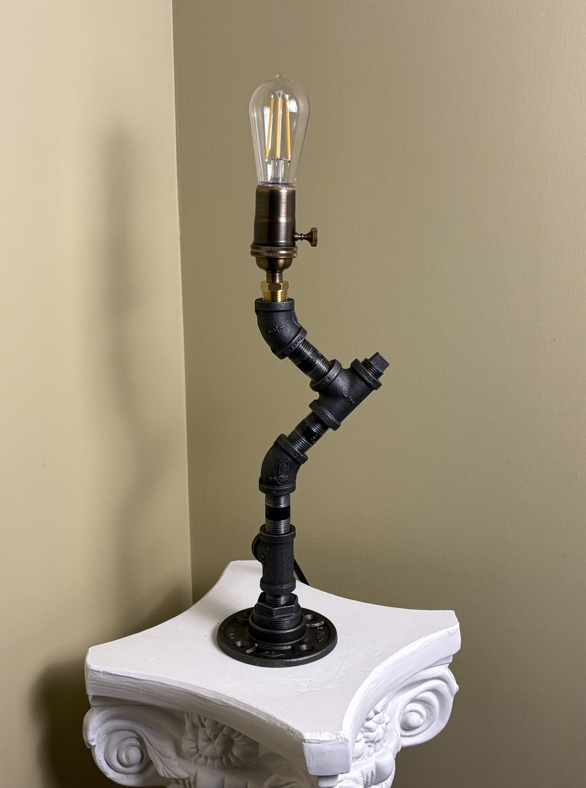 Black Iron Table Lamp
