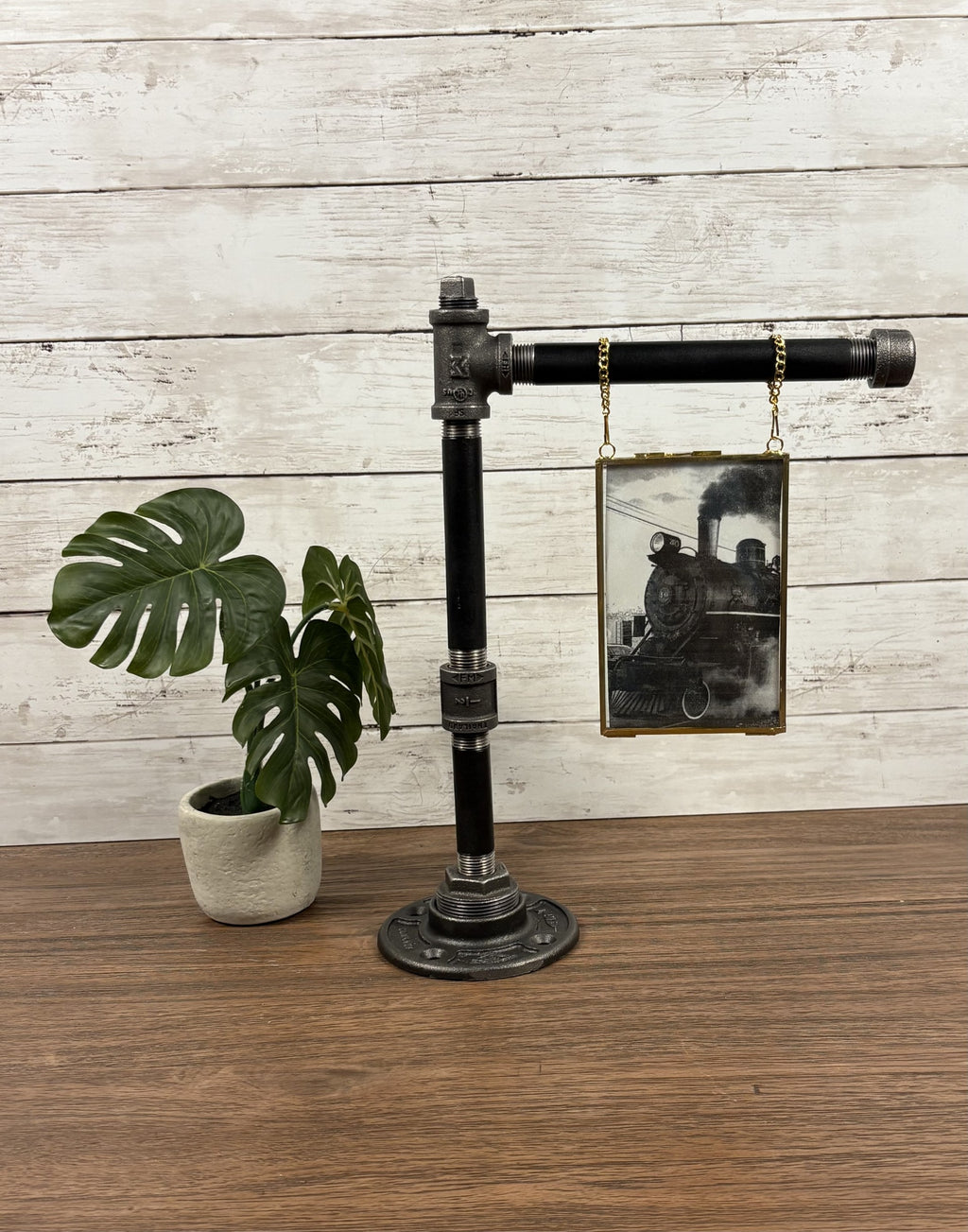 Black Iron Pipe 4x6 Picture Frame Display Stand