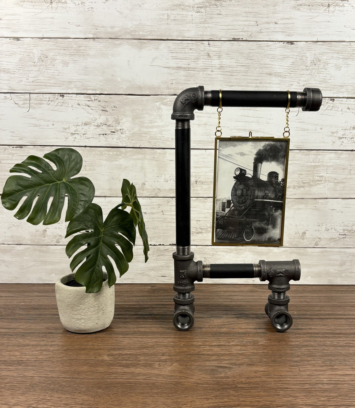 Black Iron Pipe 4x6 Picture Frame Display Stand